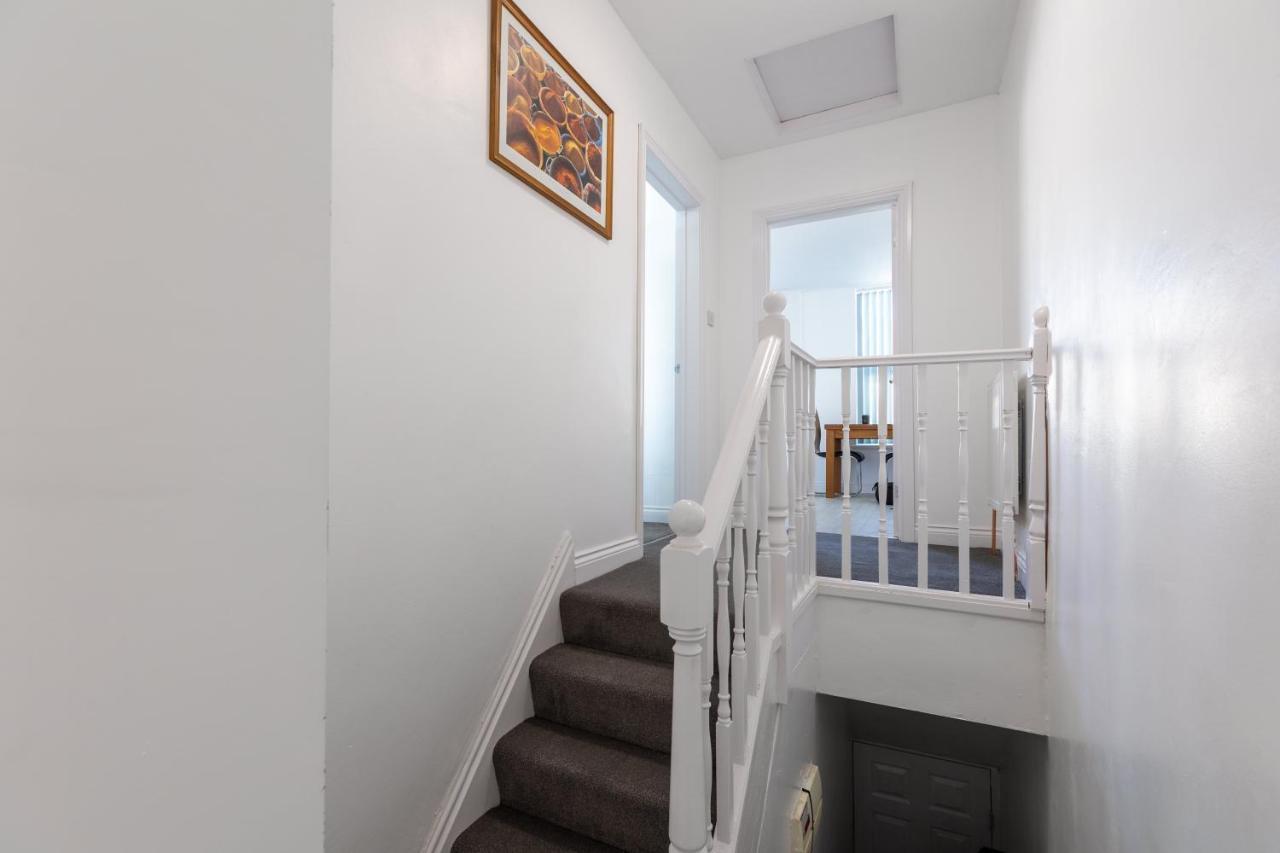 Platform Stadium Apartment With Parking Kingston upon Hull ภายนอก รูปภาพ